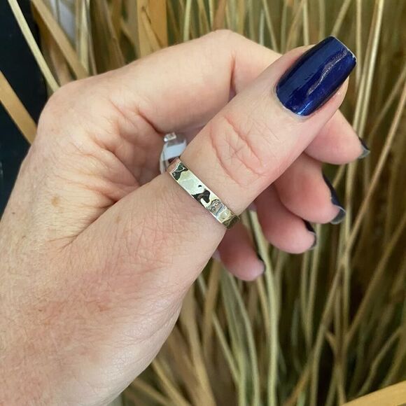 Sterling Silver Hammered 3mm Ring Sizes 6,8,9 - Picture 1 of 11